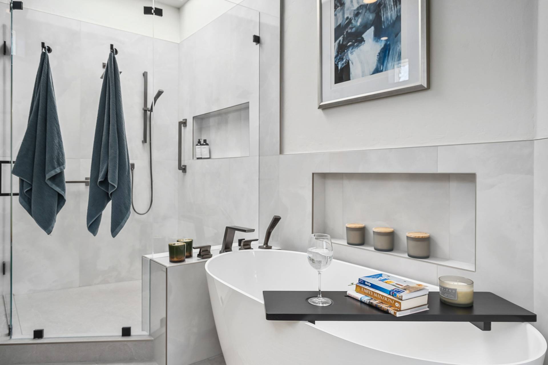 lucente-freestanding-tub-02 Lucente freestanding soaking tub with a slim black tub caddy set against light large-format stone tile